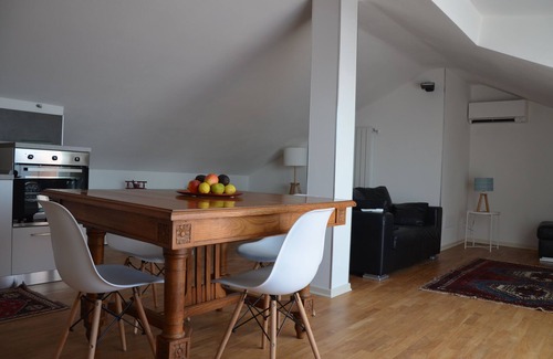 La Spezia Villa | La casa con vistas a Emma es un encantador apartamento con una espléndida vista al mar.
