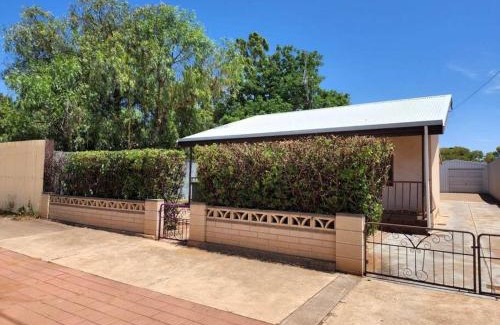Broken Hill Casa | The House with the Purple Gate