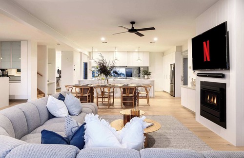 Mount Martha Casa | The Hull | Luxury Pool, Sauna, Spa, Tennis Court