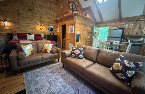 Stanardsville Cabina | The Humble Bee Cabin