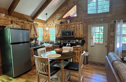 Stanardsville Cabina | The Humble Bee Cabin