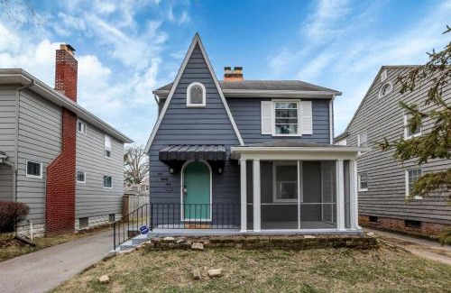 Westgate Casa | The Huron Charmer-4 BD and Yard