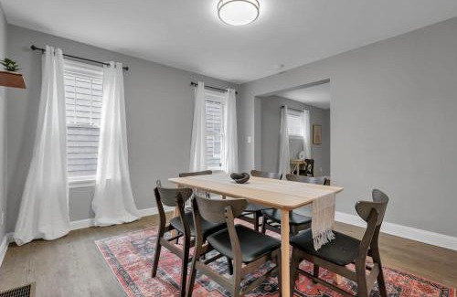 Westgate Casa | The Huron Charmer-4 BD and Yard