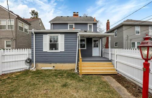 Westgate Casa | The Huron Charmer-4 BD and Yard
