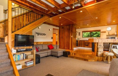 Ohakune Casa | The Hut Retreat - Ohakune Holiday Home
