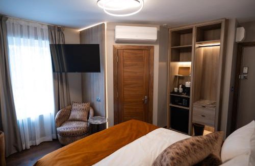Watford Hotel | The Hyde - At Dunning's Bar