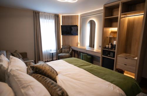 Watford Hotel | The Hyde - At Dunning's Bar