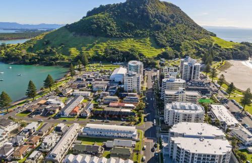Mount Maunganui Casa | The Iconic Kiwi Bach, Full Site Downtown Mount