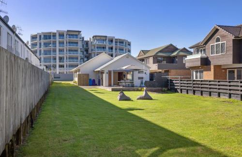 Mount Maunganui Casa | The Iconic Kiwi Bach, Full Site Downtown Mount