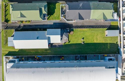 Mount Maunganui Casa | The Iconic Kiwi Bach, Full Site Downtown Mount