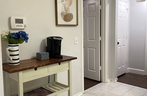 Plano Casa | The If-House Concept: Comfy Home w/ 2 Queen BR + Spacious Backyard ✪