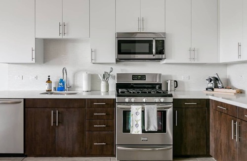 Carthay Circle Condominio | The Industrial Suite