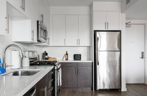Carthay Circle Condominio | The Industrial Suite