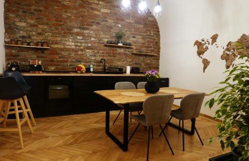 Old City Apartamento | The Industrique Home - 3 Bedroom Apartment