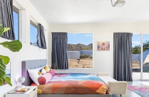 Pioneertown Casa | The Infinity House - POOL, SPA, SAUNA !