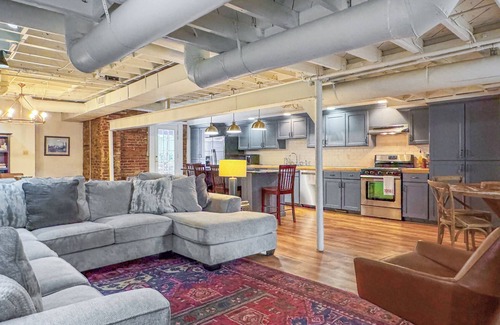 Milton Casa | Tucked away historical townhome central to downtown New Iberia's Main street!