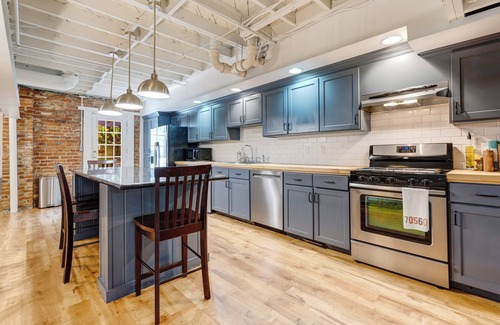 Milton Casa | Tucked away historical townhome central to downtown New Iberia's Main street!