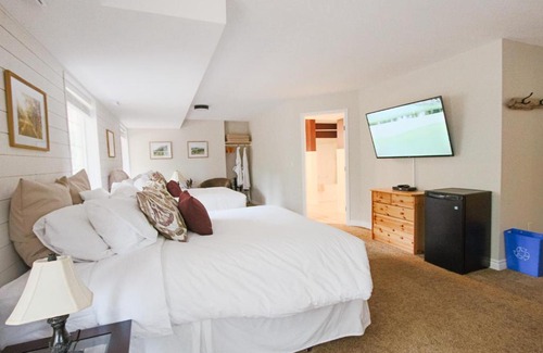 Salmon Arm Cama Y Desayuno | The Inn at the Ninth Hole Bed & Breakfast