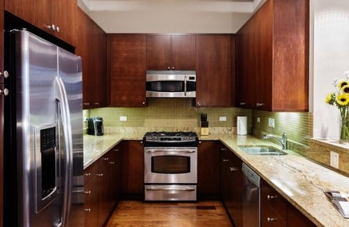 Lakeview Condominio | The Inn at Wrigleyville, Beautiful New 4 Bedroom Sleeps 9