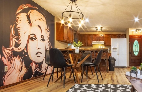 Caton Casa | THE IRIS @ DOLLYS DRIVE * Wifi Grill Woods Mtns
