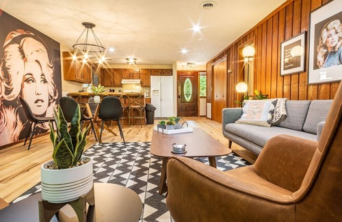 Caton Casa | THE IRIS @ DOLLYS DRIVE * Wifi Grill Woods Mtns