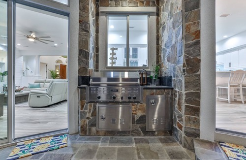 Northside Casa | The Island Estate! Heated Salt Pool/Spa On The St John’s River! 9 Min To Beach!