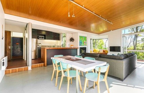 Omiha Casa | LA CASA DEL ÁRBOL DE LA ISLA: Costa y país