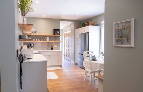 Port Rowan Casa | The Ivy Cottage