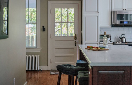 Waynesboro Casa | The Ivy Cottage. Downtown, Historic Charm, allows dogs!