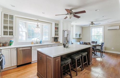 Waynesboro Casa | The Ivy Cottage. Downtown, Historic Charm, allows dogs!