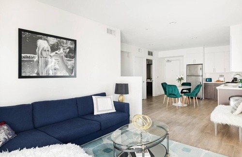 Carthay Circle Condominio | The James Bond Suite