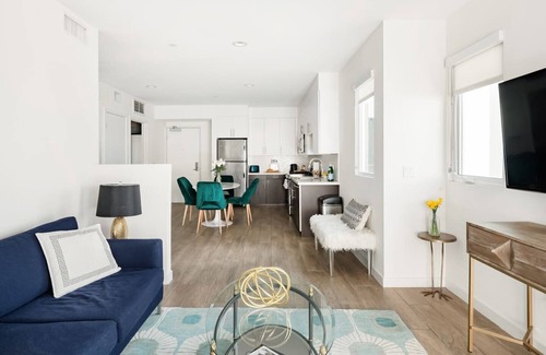 Carthay Circle Condominio | The James Bond Suite