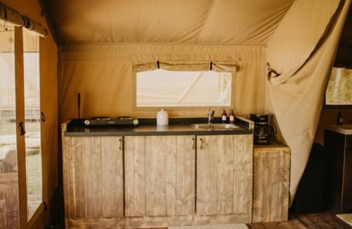 Flag Pond Cabina | The Jammer Unit 3 - Glamping Retro