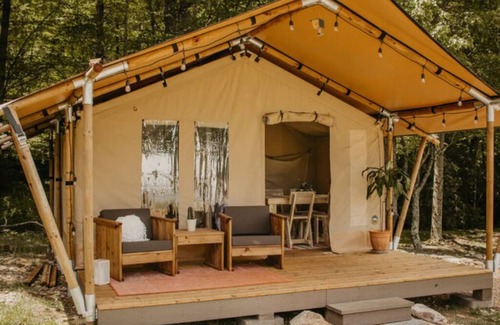 Flag Pond Cabina | The Jammer Unit 3 - Glamping Retro