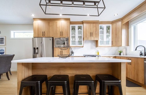 Jasper Place Casa | The Jasper AC 4 BD Sleeps 8 Near DT and WEM