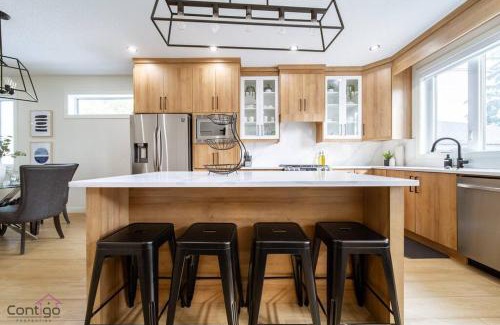 Jasper Place Casa | The Jasper, AC, 4 BD, Sleeps 8, Near DT & WEM!