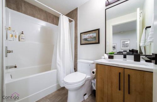 Jasper Place Casa | The Jasper, AC, 4 BD, Sleeps 8, Near DT & WEM!