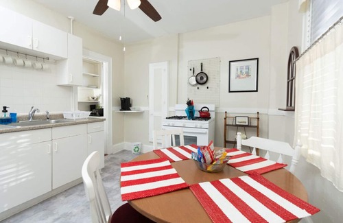 Hartford Apartamento | Urban Contemporary Buckingham Apartments