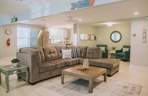 Ocean Springs Casa | The Jeff - perfect location in Ocean Springs. Walk to downtown! Near the beach!