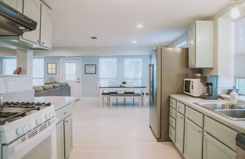 Ocean Springs Casa | The Jeff - perfect location in Ocean Springs. Walk to downtown! Near the beach!