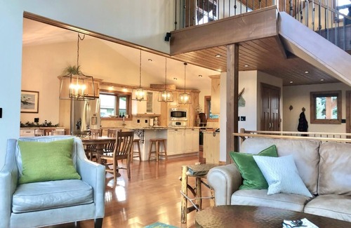 East Kootenay Cabina | The Johnson Lake House. Located on Lake Koocanusa