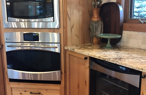 East Kootenay Cabina | The Johnson Lake House. Located on Lake Koocanusa