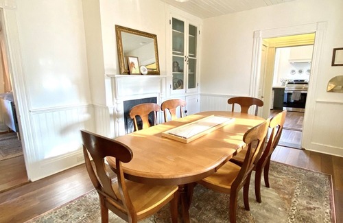 Keeling Casa | The Jones House: 5 min to VIR, historic 4-bedroom home