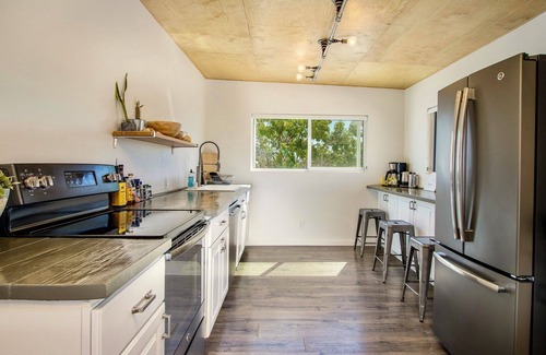 Indian Cove Casa | The Joshua Tree Whitmore House + Hot Tub