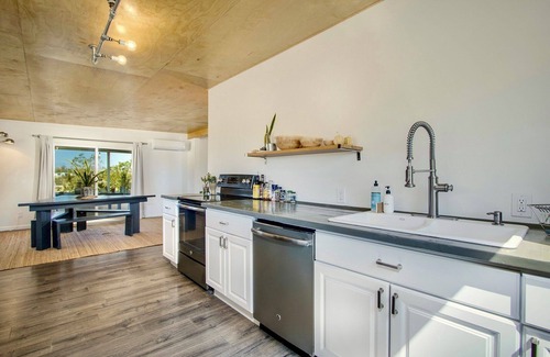 Indian Cove Casa | The Joshua Tree Whitmore House + Hot Tub