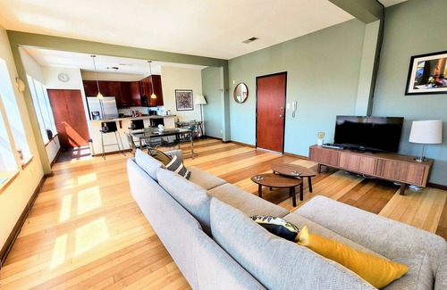 Mile Square Condominio | The Juke: Spacious condo in the heart of the eclectic Mass Ave!