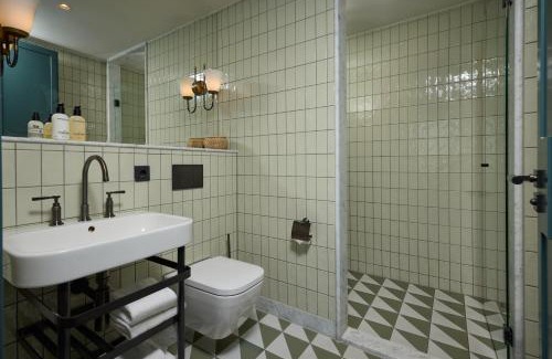 Amsterdam West Hotel | The July - Boat & Co