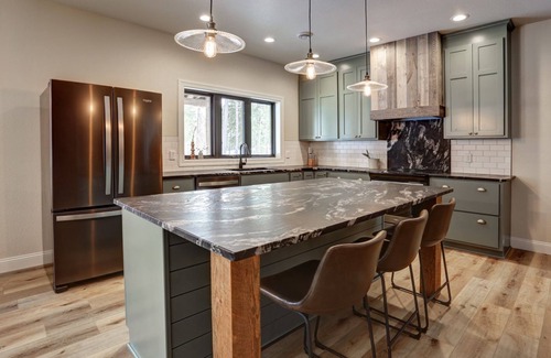 Deadwood Casa | The Juniper - Hot tub, gas fire table, paved roads, ride to ATV trails