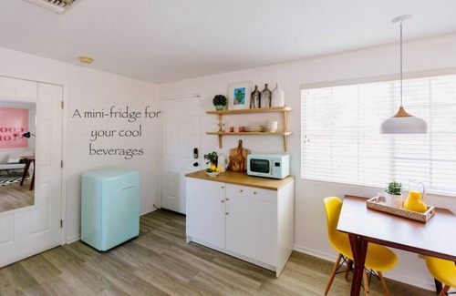 Redlands Apartamento | The Juniper Suite: Redlands Smart Home & Courtyard