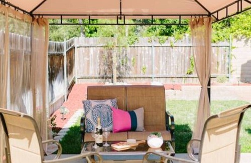 Redlands Apartamento | The Juniper Suite: Redlands Smart Home & Courtyard
